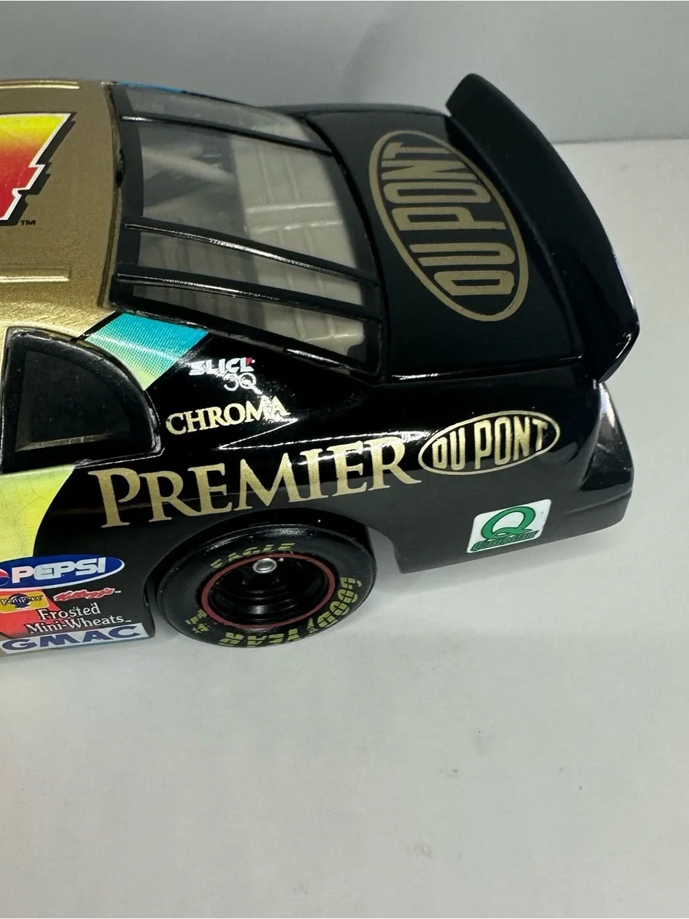 Jeff Gordon #24 DuPont Chroma Premier 1997 Monte Carlo 1:24 Diecast Car